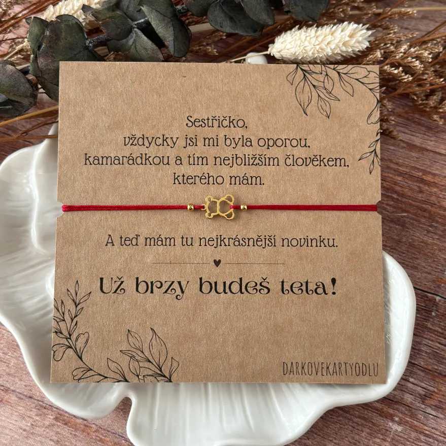 Náramek s medvídkem – roztomilé oznámení těhotenství sestře