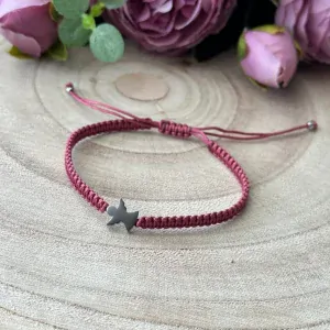 Pletený náramek s malým andělem - stříbrný