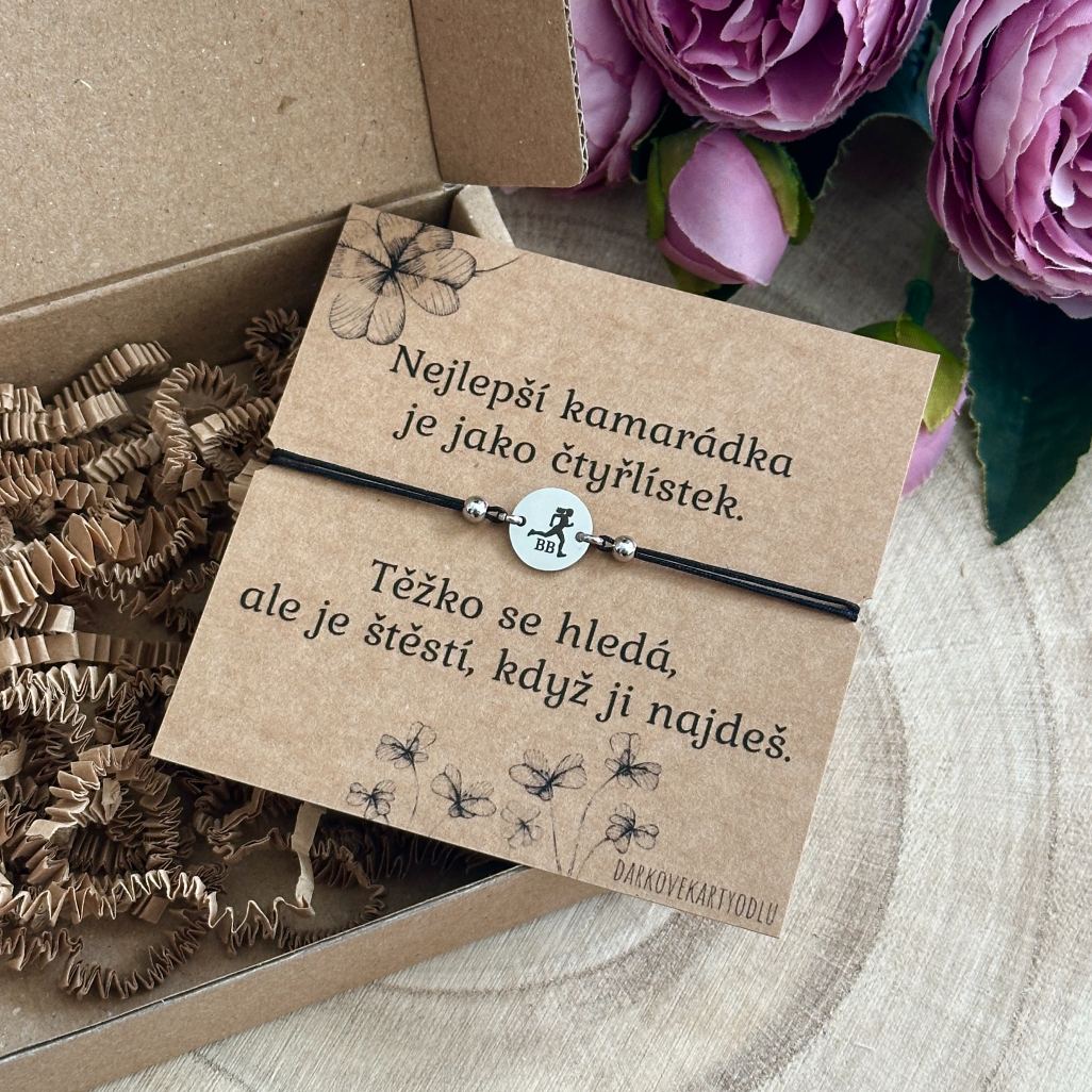 Gravírovaný náramek pro bězkyni s iniciály