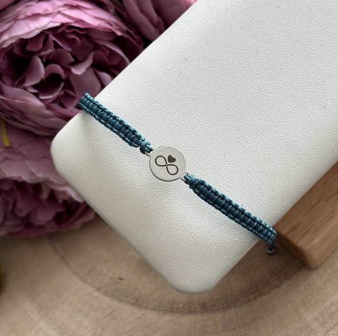 Gravírovaný náramek s nekonečnem a srdcem