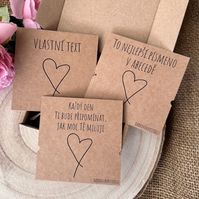 Provázkový náramek s písmenem