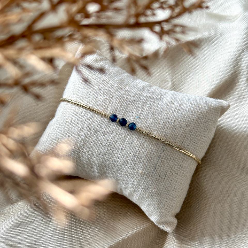 Miyuki zlatý náramek s broušeným safírem