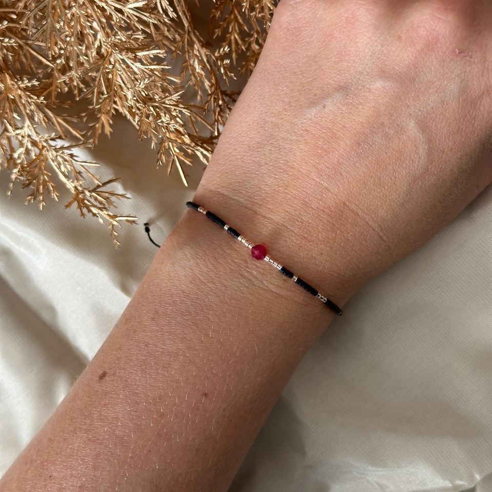 Miyuki náramek s rubínem - dárková krabička, vel. M/L