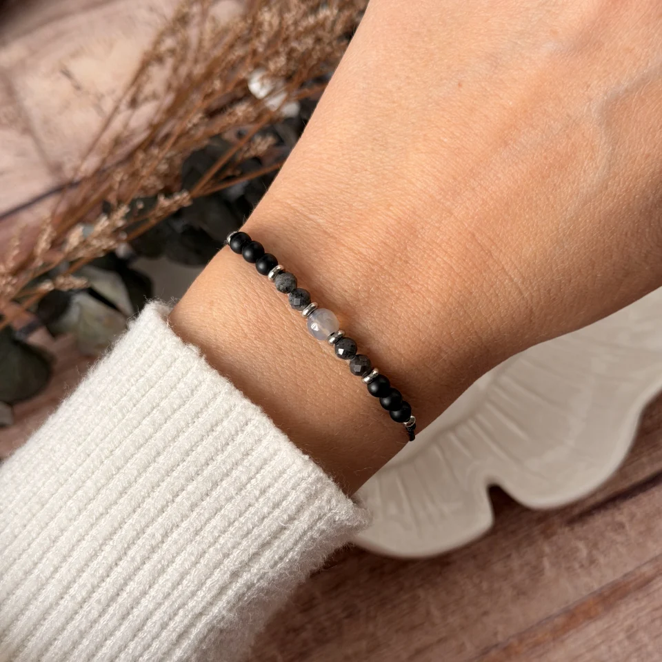 Náramek z minerálů "půlnoční mlha", dárková obálka, pánský