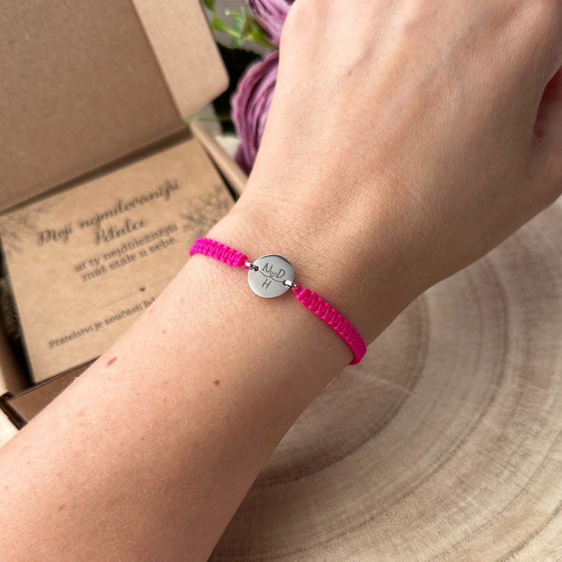 Náramek s iniciály vašich milovaných - dámský, krabička se vzkazem