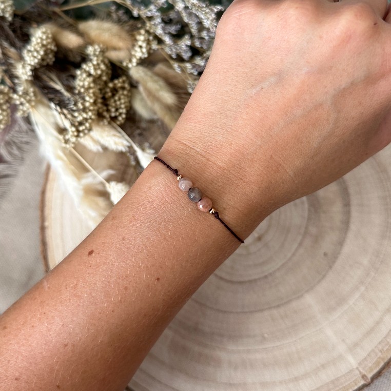 Náramek z barevného měsíčního kamene - dárková obálka