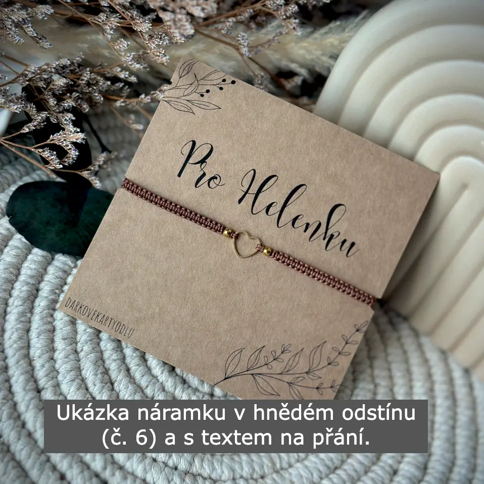 Pletený náramek se srdcem